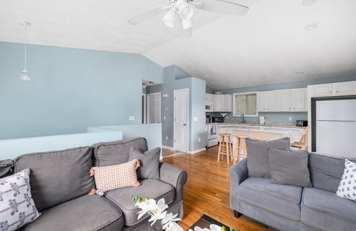 Saunderstown House | Beautiful 5 bedroom near beaches. Walk to Narrow River.
