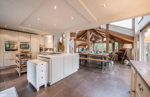 Les Allues Ski Chalet | Beautiful 5 bedroom chalet with amazing views. Walk to restaurant and shops