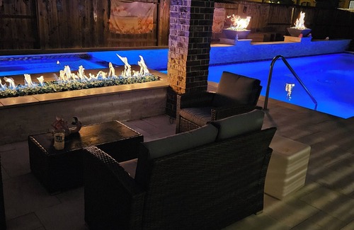 Santa Fe House | Beautiful 5 + bedroom house near Galveston with game/media room, pool & hot tub