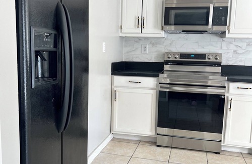 Mobile House | Beautiful 5 bedroom home w/fireplace. Close to all attractions in Mobile area