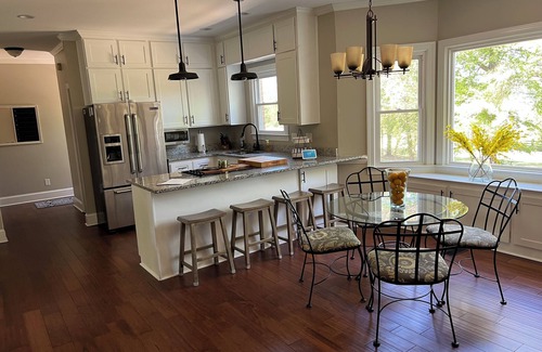 Evans House | Beautiful 5 Bedroom Masters & ANWA Rental