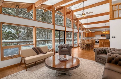 New Meadows House | Beautiful 5 Bedroom 4 Bath Home with Hot Tub