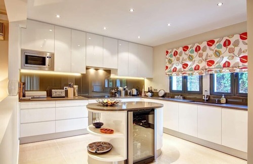 Ferrarias Villa | Beautiful 5 bedroom villa with tennis court and pool in the Vale do Lobo area