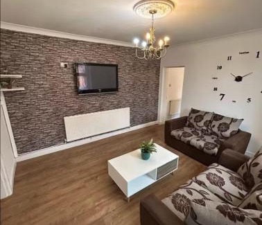 Wolverhampton House | Beautiful 5Bedroom House - Contractors and Family near the Molineux stadium