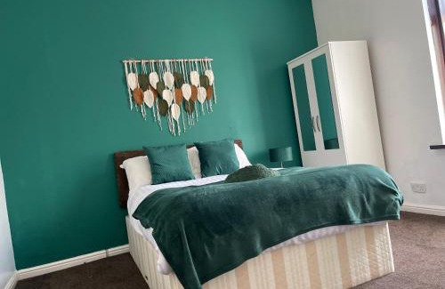 Wolverhampton House | Beautiful 5Bedroom House - Contractors and Family near the Molineux stadium