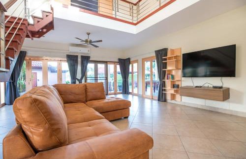 Ban Saiyuan Villa | Beautiful 5BR Villa Felicity, Pool & Garden, near Naiharn