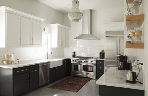 Auburn House | Beautiful 6 bedroom Historic Park Victorian