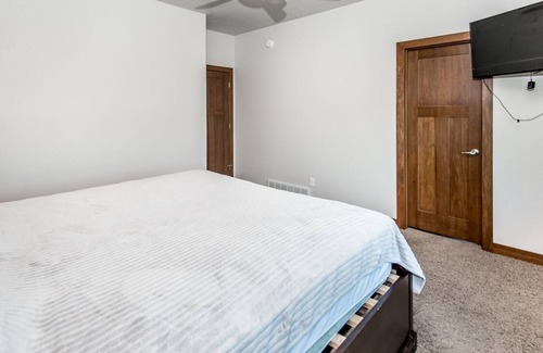 West Fargo House | Beautiful 6 bedroom/3 bathroom home!