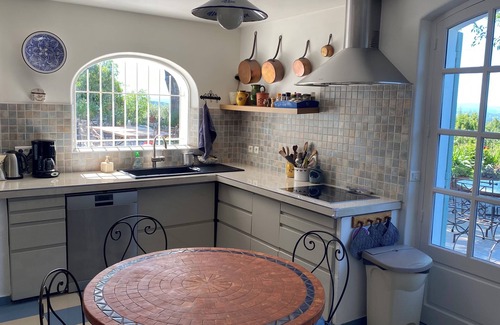 Eguilles House | Beautiful 6 bedroom villa in a quiet pool near Aix en Provence exceptional site