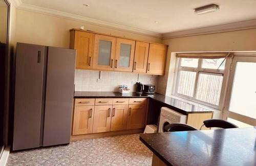 Erith House | Beautiful 6 Bedroom with spacious Lounge