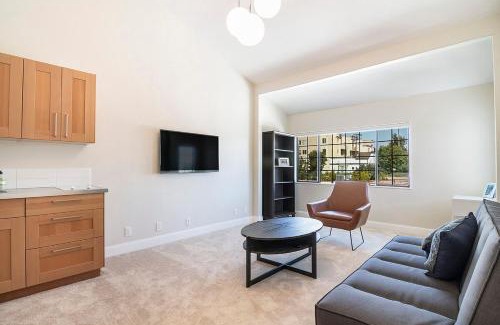 Beverlywood Villa | Beautiful 6BR Family 2-Story Villa With Large Backyard and Outdoor Kitchen