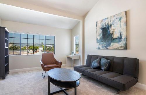 Beverlywood Villa | Beautiful 6BR Family 2-Story Villa With Large Backyard and Outdoor Kitchen