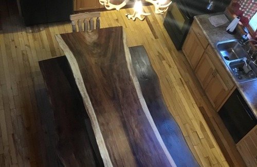 Franklin Cabin | 'Beautiful 7 BR 5 Bath Log Home with a game room, Hot Tub, and Starlink internet