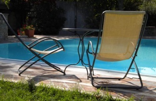 Colle di Val d'Elsa House | Beautiful apartment in villa for 4 people with pool, TV, patio and pets allowed
