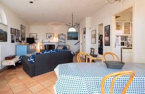 San Damiano dʼAsti Villa | Beautiful apartment in villa for 6 guests with pool, WIFI, TV, patio and pets allowed