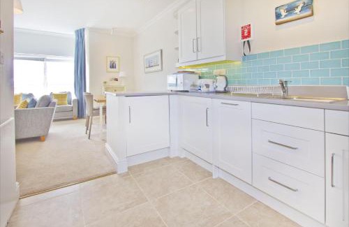 Aberdovey Apartment | Beautiful Aberdovey Seafront Apartment 2