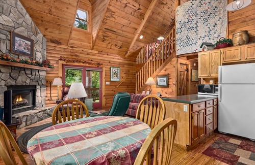 Weaverville Cabin | Beautiful Acorn Cabin, 10 min from Asheville