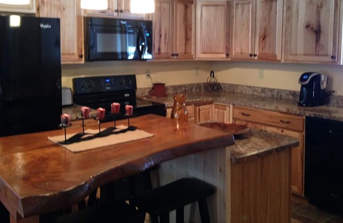 Wells Cabin | Beautiful Adk. Log Cabin Sleeps 8-13, Private Beach Access, Great for Lg.Family