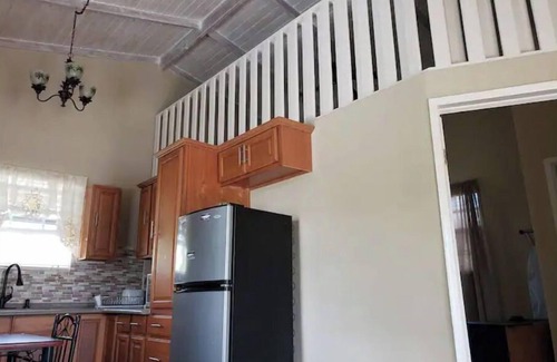 Maxwell House | Beautiful Air Conditioned Cottage