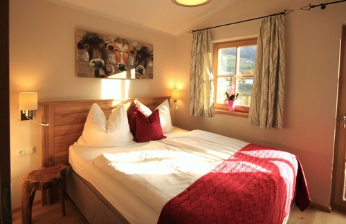 Niedernsill Ski Chalet | Beautiful Alpine Chalet in great location - large skiareas and glacier nearby