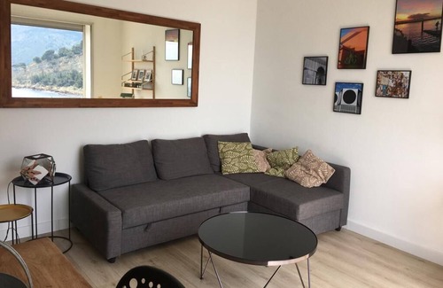 Cassis Apartment | Beautiful and bright apartment with lovely view of Cassis Bay and feet in water