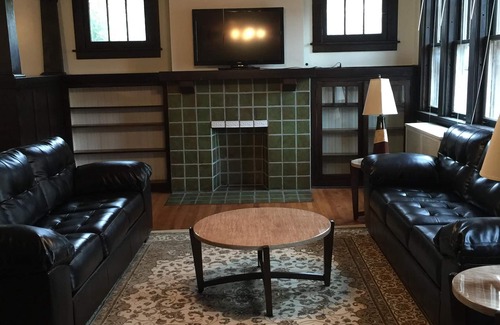 Squirrel Hill South Apartment | Beautiful and close to Downtown