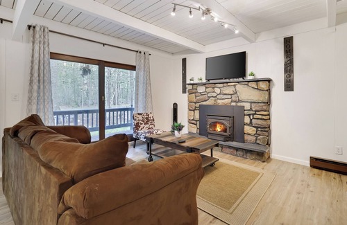 Tobyhanna Villa | Beautiful and comfortable Home in Tobyhanna. Violet Villa in Poconos Mountain.