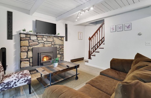 Tobyhanna Villa | Beautiful and comfortable Home in Tobyhanna. Violet Villa in Poconos Mountain.