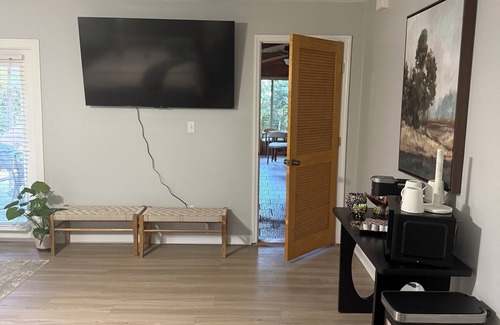 Tallahassee House | Beautiful and conveniently located mother-in-law suite in Tallahassee