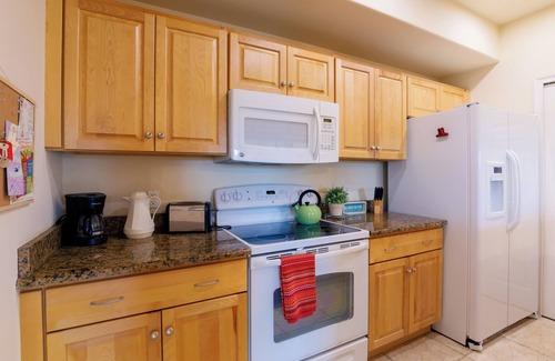 Biggar Condo | Beautiful and Convenient Mediterranean-style condo