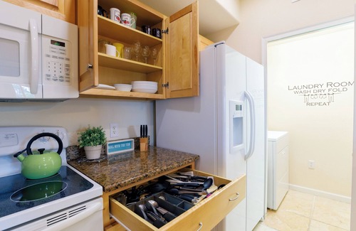 Biggar Condo | Beautiful and Convenient Mediterranean-style condo