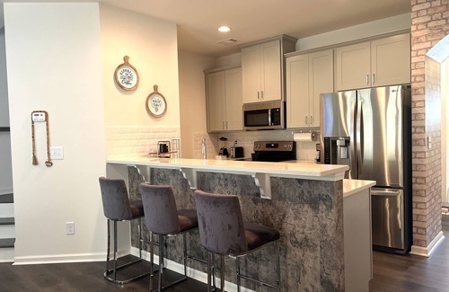 Tucker House | Beautiful and cozy townhouse in Tucker