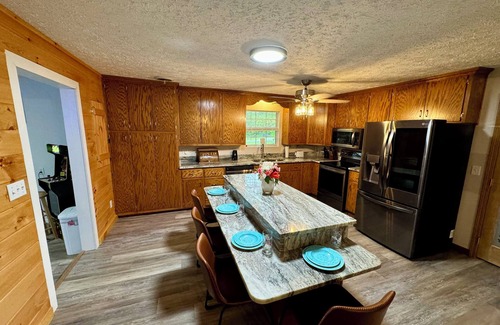 Sevierville Cottage | Beautiful and cozy 2bedroom 2bath in Sevierville with Hot Tub
