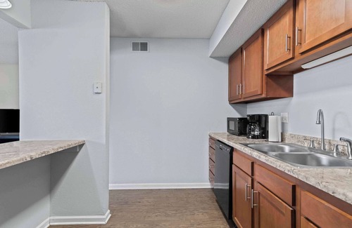 Jerome Apartment | Beautiful and Cozy Apartment in Springfield- 2 Bedroom