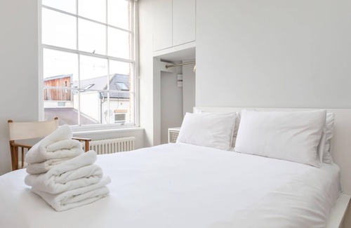 Homerton Apartment | Beautiful and Light 1 Bedroom Flat near Hackney Central
