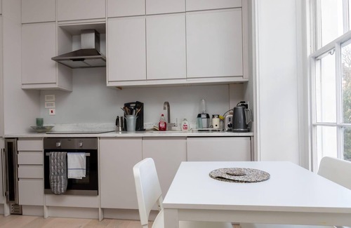 Homerton Apartment | Beautiful and Light 1 Bedroom Flat near Hackney Central