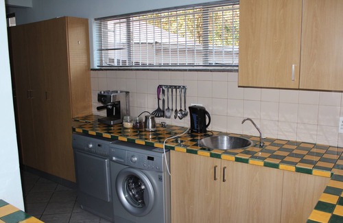Menlo Park House | Beautiful and Luxurious Townhouse in Upmarket Suburb- Fully Serviced