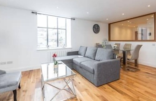 Uxbridge North Condo | Beautiful and Modern Apartment (BR2)
