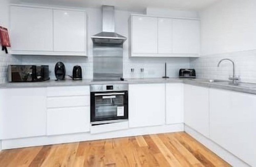 Uxbridge North Condo | Beautiful and Modern Apartment (BR2)