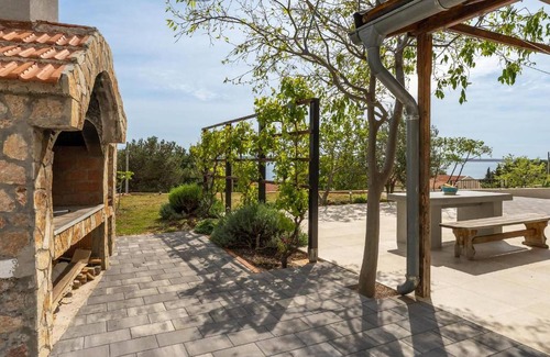 Starigrad Apartment | Beautiful and modern apartment with stunning sea views.