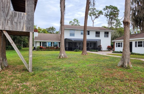 Lutz House | Beautiful and Quiet 4 Bedroom Tampa Lake House