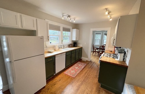 Anderson House | Beautiful and Relaxing 3 Bedroom Bungalow Home, Perfect for a Weekend Getaway