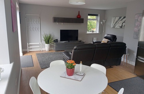 Acomb Apartment | Beautiful and Secluded ,detached Garden Apartment