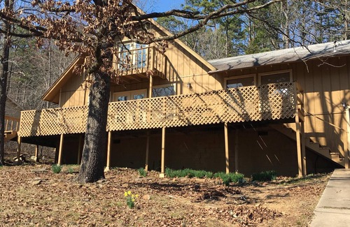 Fairfield Bay House | Beautiful and Serene Lake House .6 miles from Fairfield Bay Marina