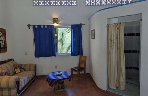 La Manzanilla House | Beautiful and spacious 2 blocks from the beach and town center!