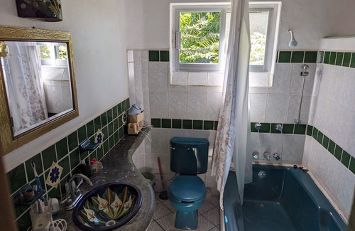 La Manzanilla House | Beautiful and spacious 2 blocks from the beach and town center!