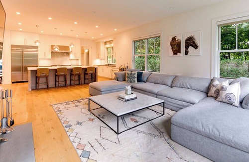 East Hampton North House | Beautiful and Spacious East Hampton Home with Modern Design Close to Town,.