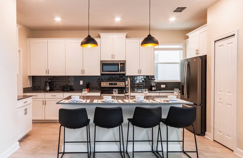 Four Corners House | Beautiful and Spacious 5 Bed Pool Home-700SS