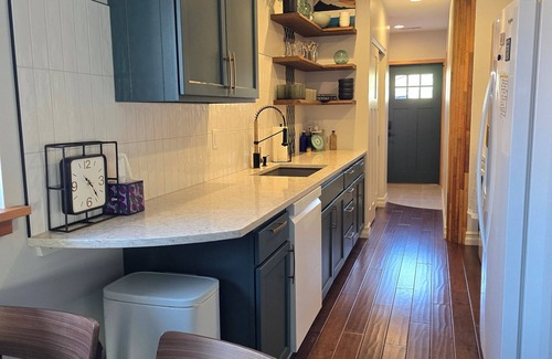 Ellensburg House | Beautiful and unique 1 bedroom home close to downtown with hot tub!