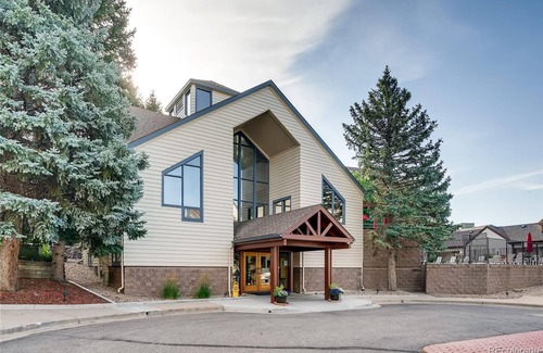 Englewood Apartment | Beautiful And Updated Studio Condo In DTC!